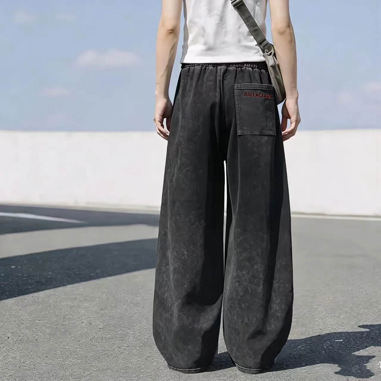 "𝙉𝙚𝙬⚜️Balenciaga" 2026 Autumn and Winter New Arrival sweatpants 360g 100% cotton distressed fried snowflakes, suede laminated print, wide-leg trousers Color: Black Blue, Sizes: S M L XL XXL Buy now👉